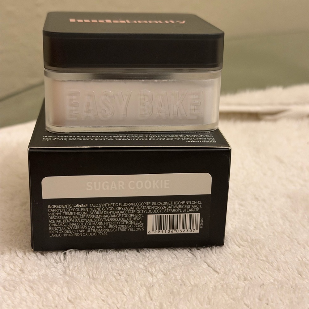 HUDA BEAUTY Easy Bake Loose Powder - Sugar Cookie